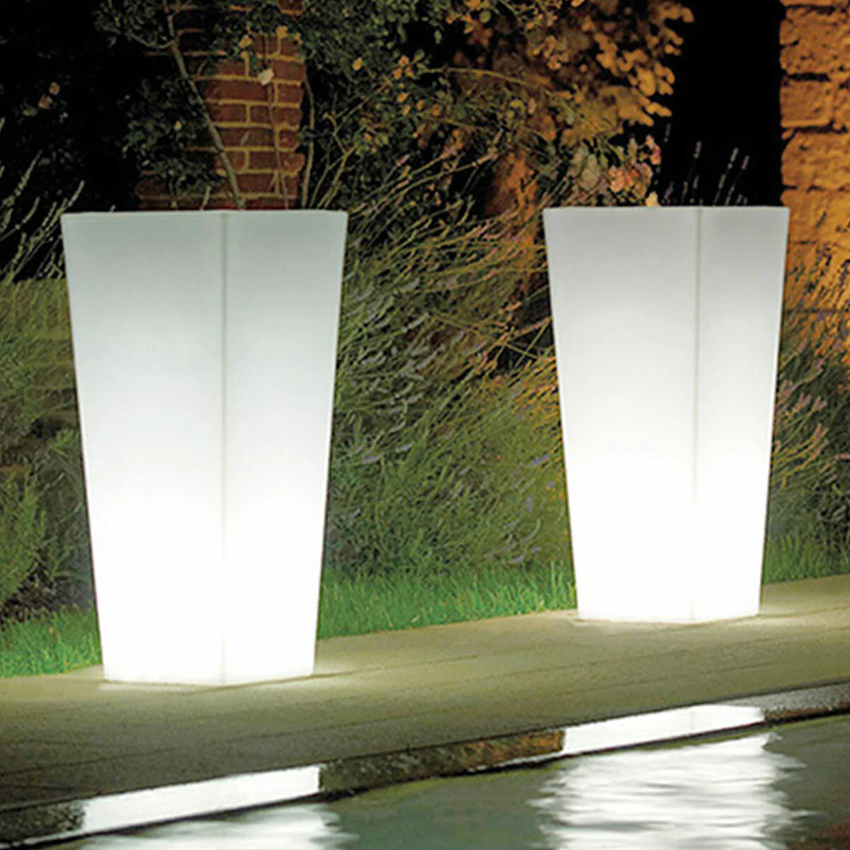 Arkema Quadro 102 SL outdoor square lighting vase - Image 3